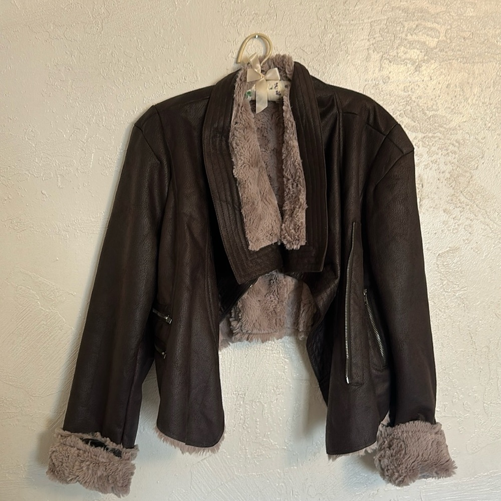 2010s Jennifer Lopez Cropped Faux Susie/Shearling Jacket